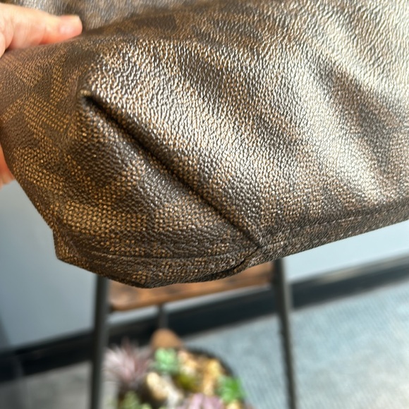 Michael kors satchel - Picture 4 of 6